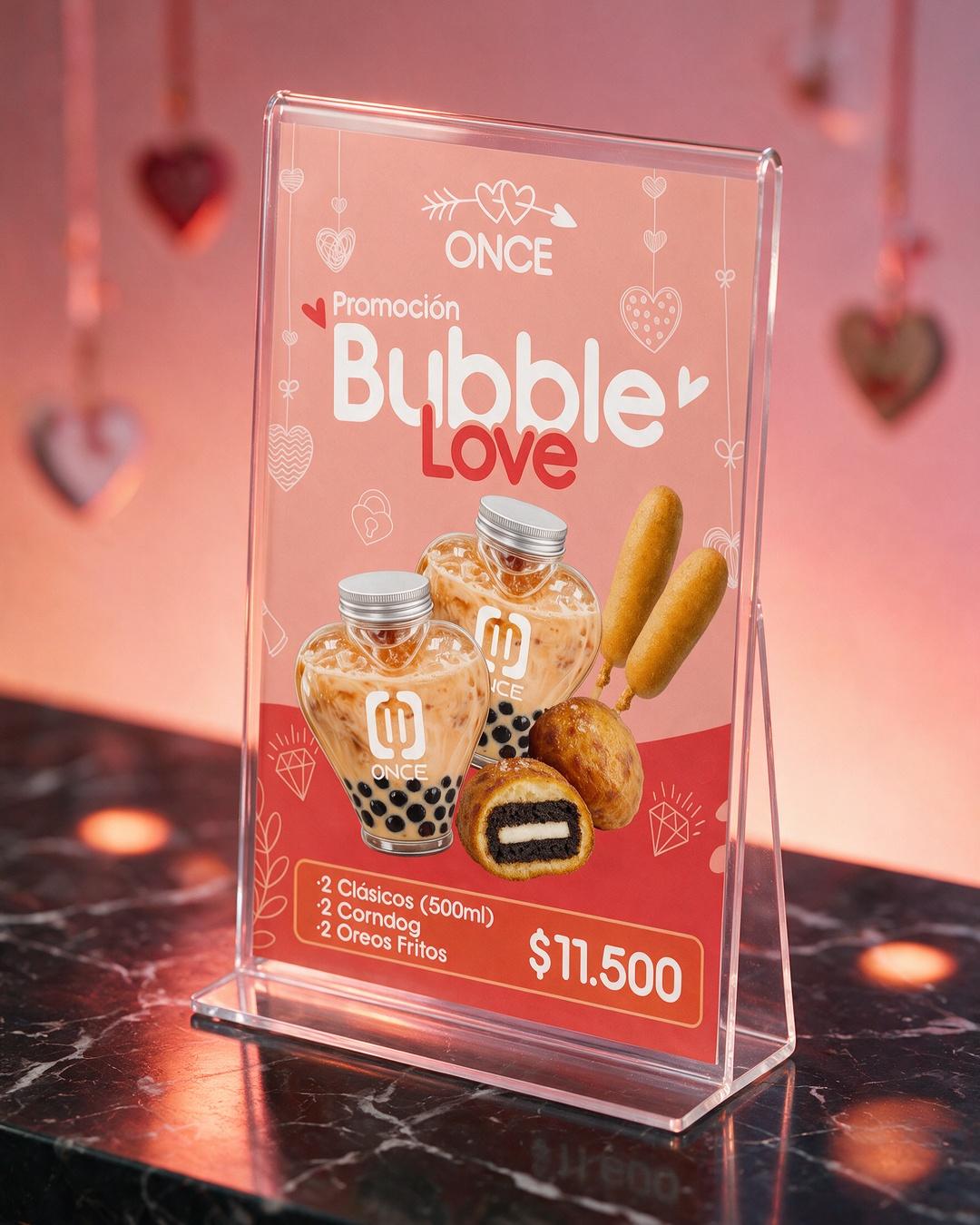 Tarjeta de acrílico Bubble Love en mostrador, pieza de campaña de marketing para Once Tea House