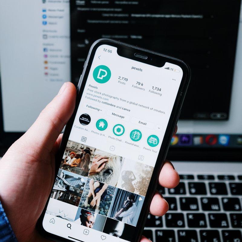 Gestión de redes sociales y publicidad digital en Instagram desde el teléfono